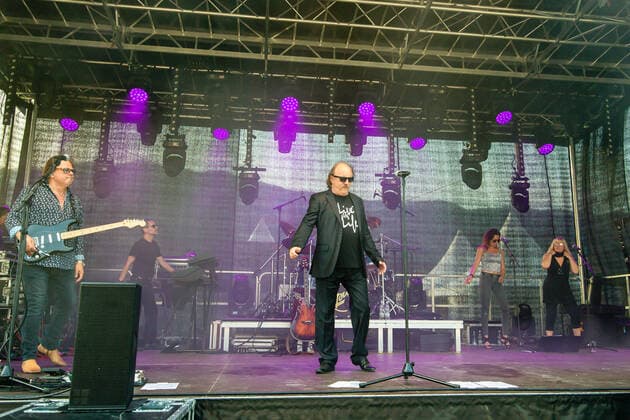 20210620 Mit Abstand Festival - Abschiedskonzert Opus RADFELD, AUSTRIA - JUNE 20: Ewald Sunny Pfleger Guitar, Kurt Rene Plisnier Keyboards, Herwig Ruedisser Vocals and Guitar, Inez Griesshofer Background Vocals und Corry Gass Background Vocals während dem Mit Abstand Festival - Abschiedskonzert Opus im Festivalgelaende RADFELD, AUSTRIA - JUNE 20: Ewald Sunny Pfleger Guitar, Kurt Rene Plisnier Keyboards, Herwig Ruedisser Vocals and Guitar, Inez Griesshofer Background Vocals and Corry Gass Background Vocals during the concert from Mit Abstand Festival - Abschiedskonzert Opus at Festivalgelaende Radfeld Festivalgelaende Tirol Austria Copyright: xBEAUTIFULxSPORTS Kettnerx