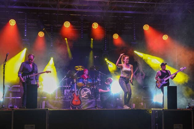 20210620 Mit Abstand Festival - Abschiedskonzert Opus RADFELD, AUSTRIA - JUNE 20: Ewald Sunny Pfleger Guitar, Guenter Grasmuck Drums, Herwig Ruedisser Vocals and Guitar, Inez Griesshofer Background Vocals und Erich Buchebner Bass Guitar während dem Mit Abstand Festival - Abschiedskonzert Opus im Festivalgelaende RADFELD, AUSTRIA - JUNE 20: Ewald Sunny Pfleger Guitar, Guenter Grasmuck Drums, Herwig Ruedisser Vocals and Guitar, Inez Griesshofer Background Vocals and Erich Buchebner Bass Guitar during the concert from Mit Abstand Festival - Abschiedskonzert Opus at Festivalgelaende Radfeld Festivalgelaende Tirol Austria Copyright: xBEAUTIFULxSPORTS Kettnerx
