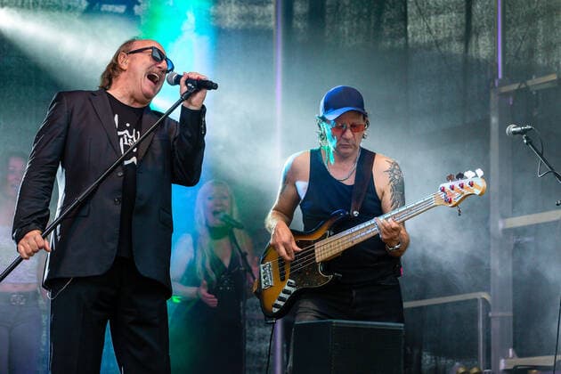 20210620 Mit Abstand Festival - Abschiedskonzert Opus RADFELD, AUSTRIA - JUNE 20: Herwig Ruedisser Vocals and Guitar und Erich Buchebner Bass Guitar während dem Mit Abstand Festival - Abschiedskonzert Opus im Festivalgelaende RADFELD, AUSTRIA - JUNE 20: Herwig Ruedisser Vocals and Guitar und Erich Buchebner Bass Guitar during the concert from Mit Abstand Festival - Abschiedskonzert Opus at Festivalgelaende Radfeld Festivalgelaende Tirol Austria Copyright: xBEAUTIFULxSPORTS Kettnerx