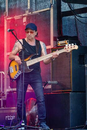 20210620 Mit Abstand Festival - Abschiedskonzert Opus RADFELD, AUSTRIA - JUNE 20: Erich Buchebner Bass Guitar während dem Mit Abstand Festival - Abschiedskonzert Opus im Festivalgelaende RADFELD, AUSTRIA - JUNE 20: Erich Buchebner Bass Guitar during the concert from Mit Abstand Festival - Abschiedskonzert Opus at Festivalgelaende Radfeld Festivalgelaende Tirol Austria Copyright: xBEAUTIFULxSPORTS Kettnerx