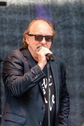 20210620 Mit Abstand Festival - Abschiedskonzert Opus RADFELD, AUSTRIA - JUNE 20: Herwig Ruedisser Vocals and Guitar während dem Mit Abstand Festival - Abschiedskonzert Opus im Festivalgelaende RADFELD, AUSTRIA - JUNE 20: Herwig Ruedisser Vocals and Guitar during the concert from Mit Abstand Festival - Abschiedskonzert Opus at Festivalgelaende Radfeld Festivalgelaende Tirol Austria Copyright: xBEAUTIFULxSPORTS Kettnerx