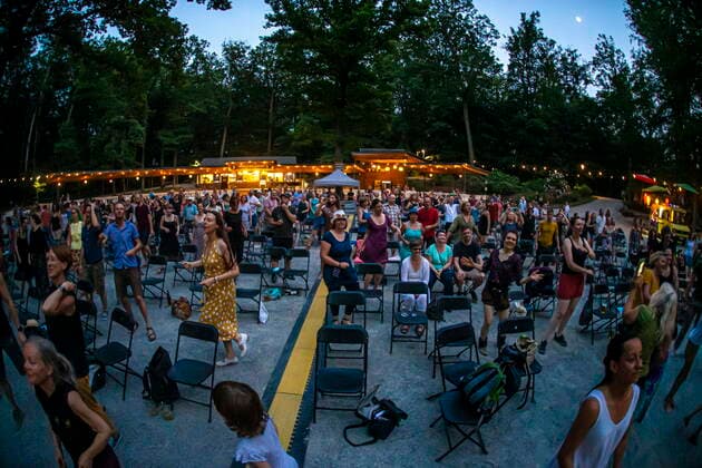 Die Dresdner Reggae- und Ska-Band Yellow Umbrella während ihres Auftrittes auf dem Konzertplatz Weißer Hirsch in Dresden.