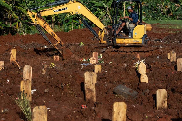 News Bilder des Tages Virus Outbreak Indonesia Sightings of the deceased Covid19 at the covid19 cemetery, Jombang, Ciputat, South Tangerang, Banten, Indonesia on June 21, 2021. The number of deaths due to COVID-19 in Indonesia increased significantly during Eid. Tangerang Banten Indonesia husni-silentwi210621_npVrd  Copyright: xDonalxHusnix