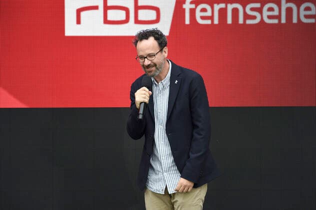 Carlo Chatrian bei der Verleihung vom Publikumspreis Wettbewerb 2021 auf der Berlinale Summer Special 2021 71. Internationale Filmfestspiele Berlin im Freiluftkino Museumsinsel. Berlin, 20.06.2021