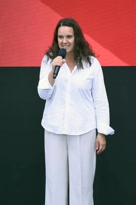 Preisträgerin Maria Speth bei der Verleihung vom Publikumspreis Wettbewerb 2021 für den Dokumentarfilm Herr Bachmann und seine Klasse auf der Berlinale Summer Special 2021 71. Internationale Filmfestspiele Berlin im Freiluftkino Museumsinsel. Berlin, 20.06.2021