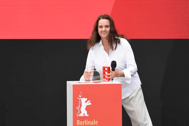 Preisträgerin Maria Speth bei der Verleihung vom Publikumspreis Wettbewerb 2021 für den Dokumentarfilm Herr Bachmann und seine Klasse auf der Berlinale Summer Special 2021 71. Internationale Filmfestspiele Berlin im Freiluftkino Museumsinsel. Berlin, 20.06.2021