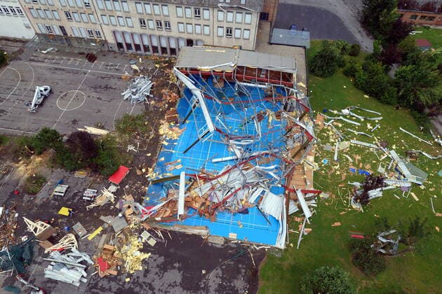 Bilder des Jahres 2021, News 06 Juni News Themen der Woche KW25 News Bilder des Tages Aerial drone picture shows the damages after Sunday s small tornado occured, in Beauraing, Monday 21 June 2021. 92 houses in the city were destroyed by the storm. The coordination committee, which was set up after the passage of a Tornado in Beauraing, has decided to deactiviate the municipal emergency plan.  ERICxLALMAND 3013304