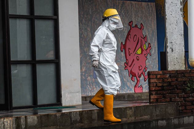 (210621) -- SOUTH TANGERANG, June 21, 2021 -- A medical worker prepares to transfer asymptomatic COVID-19 patients to a hospital by an ambulance at Rumah Lawan COVID-19 isolation center in South Tangerang, Indonesia, June 21, 2021. Indonesia has registered more than 2 million cases of COVID-19 on Monday since the first case was confirmed in the country in March last year. The country s Health Ministry said the COVID-19 cases across the country rose by 14,536 within the past 24 hours to 2,004,445, the largest single day increase in new cases. ) INDONESIA-SOUTH TANGERANG-COVID-19-CASES AgungxKuncahyaxB. 