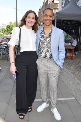 Preisverleihung der First Steps Award 2021 Jerry Hoffmann mit Freundin Ankunft zur 22. Preisverleihung, roter Teppich zum Nachwuchspreis First Steps Award 2021 im Holzmarkt in Berlin am 21.06.2021