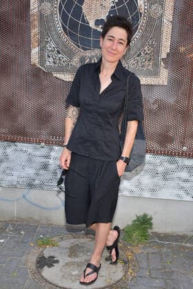 Preisverleihung der First Steps Award 2021 Dunja Hayali Ankunft zur 22. Preisverleihung, roter Teppich zum Nachwuchspreis First Steps Award 2021 im Holzmarkt in Berlin am 21.06.2021