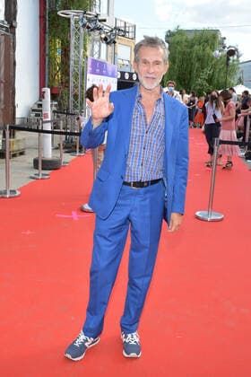 Preisverleihung der First Steps Award 2021 Ullrich Matthes, Präsident Deutsche Filmakademie. e. V. Ankunft zur 22. Preisverleihung, roter Teppich zum Nachwuchspreis First Steps Award 2021 im Holzmarkt in Berlin am 21.06.2021