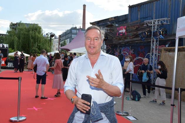 Preisverleihung der First Steps Award 2021 Nico Hofmann, CEO UFA Ankunft zur 22. Preisverleihung, roter Teppich zum Nachwuchspreis First Steps Award 2021 im Holzmarkt in Berlin am 21.06.2021