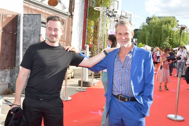 Preisverleihung der First Steps Award 2021 Christian Schwochow, Regisseur, Ullrich Matthes, Präsident Deutsche Filmakademie. e. V. Ankunft zur 22. Preisverleihung, roter Teppich zum Nachwuchspreis First Steps Award 2021 im Holzmarkt in Berlin am 21.06.2021