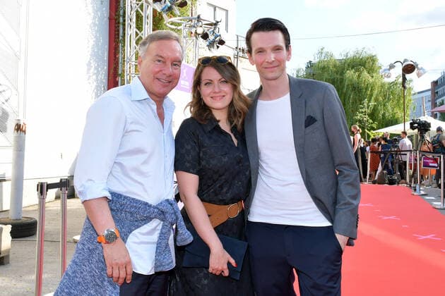 Preisverleihung der First Steps Award 2021 Nico Hofmann, Alice Dwyer mit Ehemann Sabin Tambrea Ankunft zur 22. Preisverleihung, roter Teppich zum Nachwuchspreis First Steps Award 2021 im Holzmarkt in Berlin am 21.06.2021