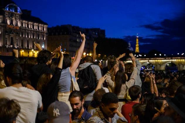 Despite the government s restrictions, Parisians will meet in the parks on the banks of the Seine or in the squares to celebrate the end of the curfew and the fete de la musique, in Paris on 21 June 2021.  JulienxMattiax xLexPictorium LePictorium_0249704