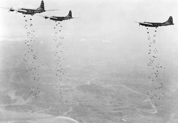 U.S. Air Force B-29 Superfortress bombers raining bombs on a target in Korea as part of aerial warfare in January, 1951. Copyright: VernonxLewisxGallery StocktrekxImages JPA101472M