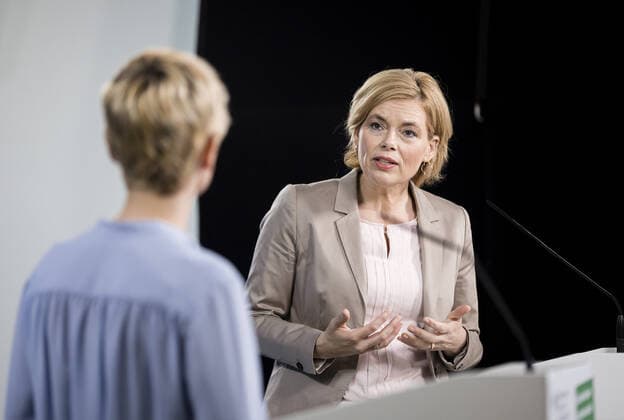 Bundeslandwirtschaftsministerin Julia Kloeckner, CDU, aufgenommen im Rahmen der Preisverleihung des Inssektenwettbewerbes in Berlin. 22.06.2021. Berlin Deutschland