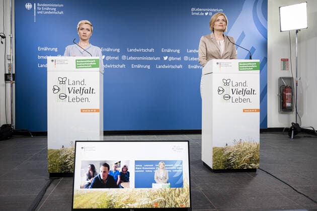 Bundeslandwirtschaftsministerin Julia Kloeckner, CDU, aufgenommen im Rahmen der Preisverleihung des Inssektenwettbewerbes in Berlin. 22.06.2021. Berlin Deutschland
