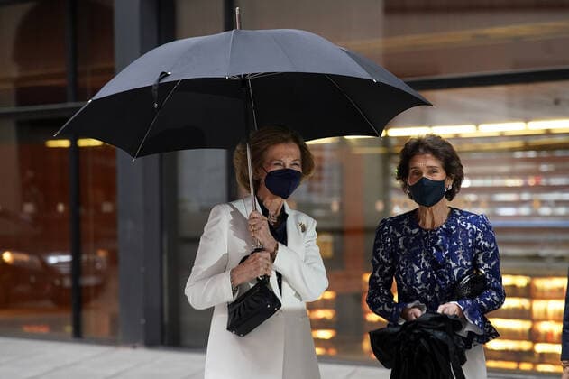 Entertainment Bilder des Tages Queen Sofia of Spain (l) arrives at the closing ceremony and end-of-year concert of the Reina Sofia School of Music with Paloma O Shea, Marchioness of O Shea, pianist and President of the Reina Sofia School of Music and widow of the banker Emilio Botín. June 22, 2021. (20210622112)
