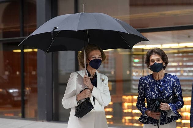 Queen Sofia of Spain (l) arrives at the closing ceremony and end-of-year concert of the Reina Sofia School of Music with Paloma O Shea, Marchioness of O Shea, pianist and President of the Reina Sofia School of Music and widow of the banker Emilio Botín. June 22, 2021. (20210622116)