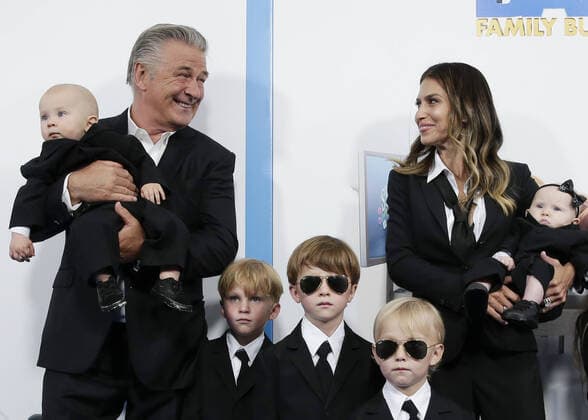 Bilder des Jahres 2021, Entertainment 06 Juni Entertainment Themen der Woche KW25 Entertainment Bilder des Tages Alec Baldwin, Hilaria Baldwin and their children Lucia Baldwin, Rafael Baldwin, Eduardo Baldwin, Leonardo Baldwin, Romeo Baldwin and Carmen Baldwin arrive on the red carpet at the World Premiere of DreamWorks Animation s The Boss Baby: Family Business at SVA Theater in New York City on Tuesday, June 22, 2021.  NYP20210622169 JohnxAngelillo