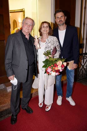 Michael Verhoeven, Senta Berger und Simon Verhoeven bei der 20. Verleihung des Friedenspreises des Deutschen Films Die Brücke im Cuvillies Theater. München, 22.06.2021