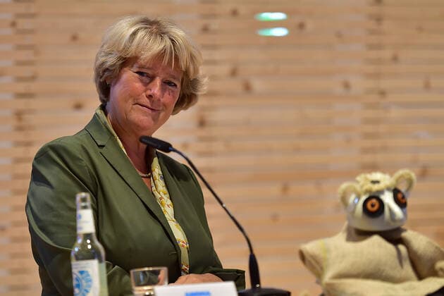 Eröffnung ANOHA im Jüdischen Museum Berlin Prof. Monika Grütters, MdB Kulturministerin, mit einem Katta, Lemur PK zur Eröffnung der Kinderwelt ANOHA im Jüdischen Museum in Berlin am 23.06.2021 *** Opening ANOHA at the Jewish Museum Berlin Prof Monika Grütters, MdB Minister of Culture, with a Katta, Lemur PK for the opening of the childrens world ANOHA at the Jewish Museum in Berlin on 23 06 2021 Photopress Mueller