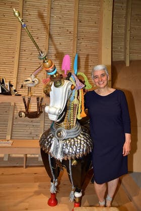 Eröffnung ANOHA im Jüdischen Museum Berlin Hetty Berg, Direktorin des Jüdischen Museum Berlin, mit einem Einhorn PK zur Eröffnung der Kinderwelt ANOHA im Jüdischen Museum in Berlin am 23.06.2021 *** Opening ANOHA at the Jewish Museum Berlin Hetty Berg, Director of the Jewish Museum Berlin, with a unicorn PK for the opening of the childrens world ANOHA at the Jewish Museum in Berlin on 23 06 2021 Photopress Mueller