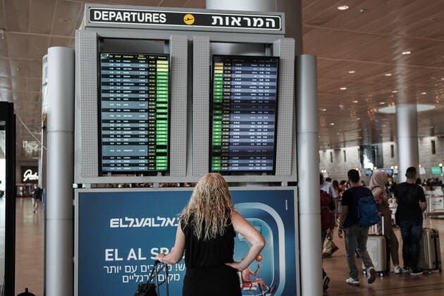 Coronavirus in Israel, Eindrücke vom Flughafen Ben Gurion Tel Aviv June 23, 2021, Lod, Israel: All incoming travelers at Tel Aviv s Ben Gurion International Airport are tested for COVID-19 and home quarantine requirement is maintained. PM Bennett announced the government is treating the increase in coronavirus cases as a new outbreak and taking measures to counter the disease, following a tour at the Ben Gurion Airport near Tel Aviv. Face masks are mandatory again, as of this morning, in all airport terminals and Bennett requests Israelis to refrain from unnecessary travel abroad. 110 new cases of COVID-19 were diagnosed yesterday in Israel, over fifty percent among youth under the age of 15, the majority of type Delta Variant. Lod Israel - ZUMAa126 20210623_zap_a126_005 Copyright: xNirxAlonx