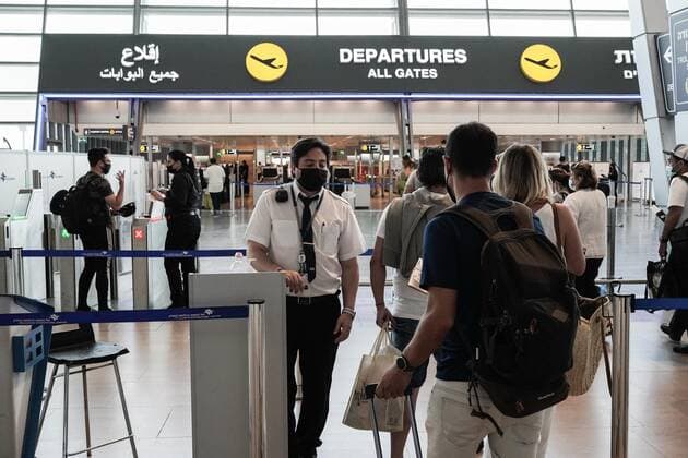 Coronavirus in Israel, Eindrücke vom Flughafen Ben Gurion Tel Aviv June 23, 2021, Lod, Israel: All incoming travelers at Tel Aviv s Ben Gurion International Airport are tested for COVID-19 and home quarantine requirement is maintained. PM Bennett announced the government is treating the increase in coronavirus cases as a new outbreak and taking measures to counter the disease, following a tour at the Ben Gurion Airport near Tel Aviv. Face masks are mandatory again, as of this morning, in all airport terminals and Bennett requests Israelis to refrain from unnecessary travel abroad. 110 new cases of COVID-19 were diagnosed yesterday in Israel, over fifty percent among youth under the age of 15, the majority of type Delta Variant. Lod Israel - ZUMAa126 20210623_zap_a126_009 Copyright: xNirxAlonx