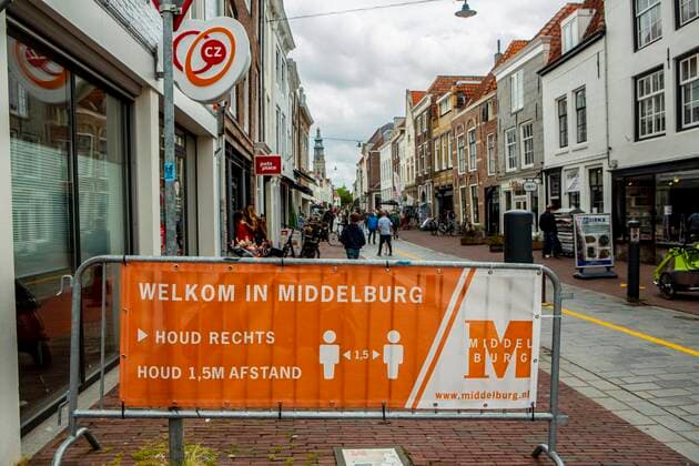 In den Niederlanden werden die Corona-Beschränkungen am 26. Juni gelockert. Wie hier in Middelburg ( Zeeland Walcheren ) gilt beim Einkaufen dann keine Maskenpflicht mehr. Das Abstandsgebot gilt weiterhin. Corona-Lockerungen Niederlande