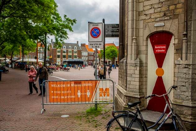 In den Niederlanden werden die Corona-Beschränkungen am 26. Juni gelockert. Wie hier in Middelburg ( Zeeland Walcheren ) gilt beim Einkaufen dann keine Maskenpflicht mehr. Das Abstandsgebot gilt weiterhin. Corona-Lockerungen Niederlande