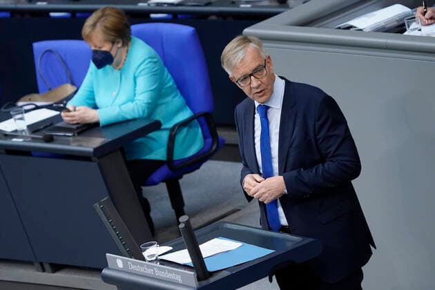 236. Sitzung des Deutschen Bundestag Plenum und Debatte Aktuell, 24.06.2021, Berlin, Dr. Dietmar Bartsch im Portrait bei seiner Rede znach der Regierungserklaerung der Bundeskanzlerin zum Europaeischen Rat bei der 236. Sitzung des Deutschen Bundestag in Berlin Berlin Berlin Deutschland