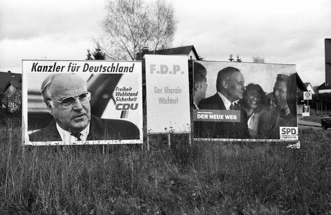 Deutschland, Bonn , 21.11.1990. Archiv-Nr.: 23-25-14 Bundestagswahlkampf Foto: Plakate der CDU, FDP und SPD Treffen der SPD-Ministerpraesidenten *** Germany, Bonn , 21 11 1990 archive no 23 25 14 election campaign photo posters of the CDU, FDP and SPD meeting of the SPD state premiers