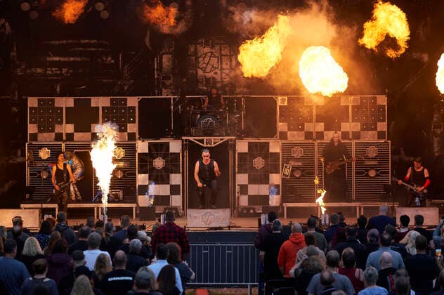 Björn Müller, Andreas Schanowski, Rene Anlauff, Dirk Oechsle, Dirk Oechsle und Tobias Kaiser Völkerball live im Rahmen der Konzertreihe Back on Stage auf der Gilde Parkbühne. Hannover, 24.06.2021
