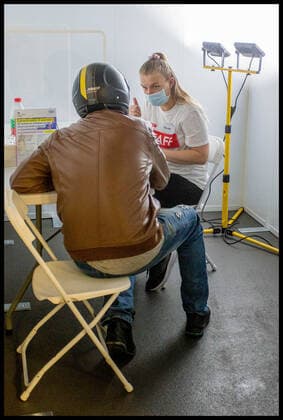 . 25 06 2021. London, United Kingdom. Mass Vaccination Arsenal. Arsenal FC hold a mass vaccination event at their Emirates stadium in North London, Friday 25th June.  xMartynxWheatleyx xi-Imagesx IIM-22318-0025