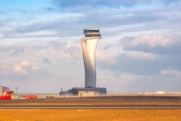Istanbul, Türkei - 14 Februar 2019: Tower Neuer Flughafen Istanbul (ISL IST) in der Türkei *** Istanbul, Turkey 14 February 2019 Tower New Istanbul Airport ISL IST in Turkey. 1084209644