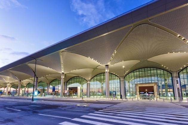 Istanbul, Türkei - 14 Februar 2019: Terminal Neuer Flughafen Istanbul (ISL IST) in der Türkei *** Istanbul, Turkey 14 February 2019 Terminal New Istanbul Airport ISL IST in Turkey. 1084209647