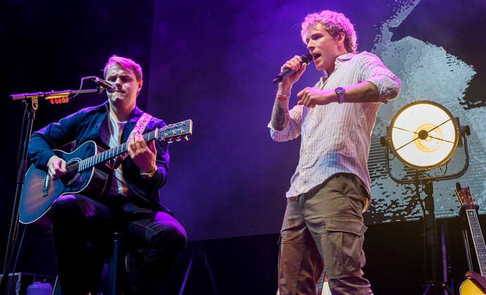 Danske Christopher spiller op til Havefest paa Plaenen i Tivoli fredag den 25. juni 2021 med siddende publikum delt op i to sektioner. Havefest afloeser Fredagsrock, der er aflyst paa grund af Covid-19 Coronakrisen. , Copenhagen Copyright: TorbenxChristensen TorbenxChristensenx COP333 spdk20210626-010201-L