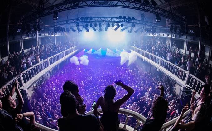 AMSTERDAM - Dj Reinier Zonneveld during a performance in Paradiso. The pop stage reopens its doors at full capacity. Inside, visitors do not have to keep 1.5 meters away. ANP PAUL BERGEN Copyright: xHollandsexHoogtex xxANPx x433046975x
