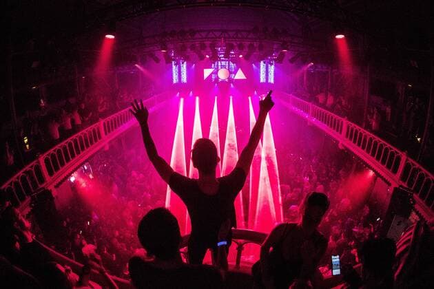 AMSTERDAM - Dj Reinier Zonneveld during a performance in Paradiso. The pop stage reopens its doors at full capacity. Inside, visitors do not have to keep 1.5 meters away. ANP PAUL BERGEN Copyright: xHollandsexHoogtex xxANPx x433046980x