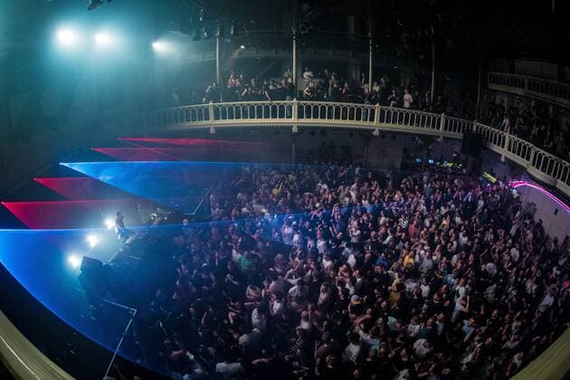 AMSTERDAM - Dj Reinier Zonneveld during a performance in Paradiso. The pop stage reopens its doors at full capacity. Inside, visitors do not have to keep 1.5 meters away. ANP PAUL BERGEN Copyright: xHollandsexHoogtex xxANPx x433046984x