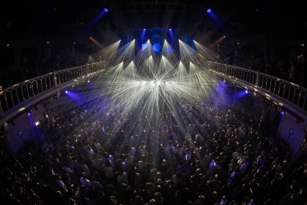 AMSTERDAM - Dj Reinier Zonneveld during a performance in Paradiso. The pop stage reopens its doors at full capacity. Inside, visitors do not have to keep 1.5 meters away. ANP PAUL BERGEN Copyright: xHollandsexHoogtex xxANPx x433047006x