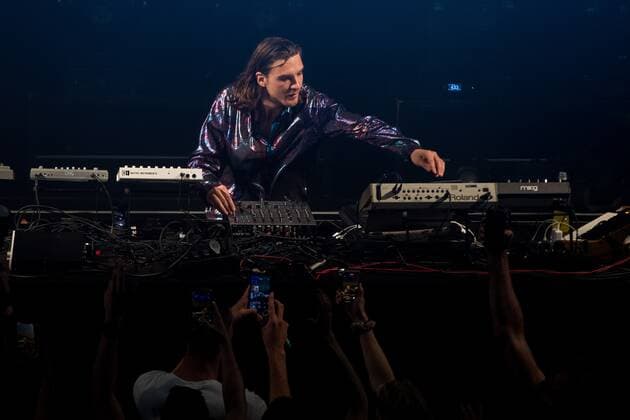 AMSTERDAM - Dj Reinier Zonneveld during a performance in Paradiso. The pop stage reopens its doors at full capacity. Inside, visitors do not have to keep 1.5 meters away. ANP PAUL BERGEN Copyright: xHollandsexHoogtex xxANPx x433047007x