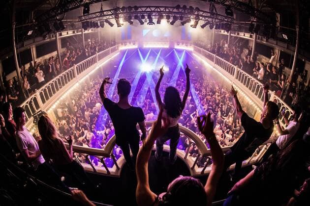 Entertainment Bilder des Tages AMSTERDAM - Dj Reinier Zonneveld during a performance in Paradiso. The pop stage reopens its doors at full capacity. Inside, visitors do not have to keep 1.5 meters away. ANP PAUL BERGEN Copyright: xHollandsexHoogtex xxANPx x433047012x