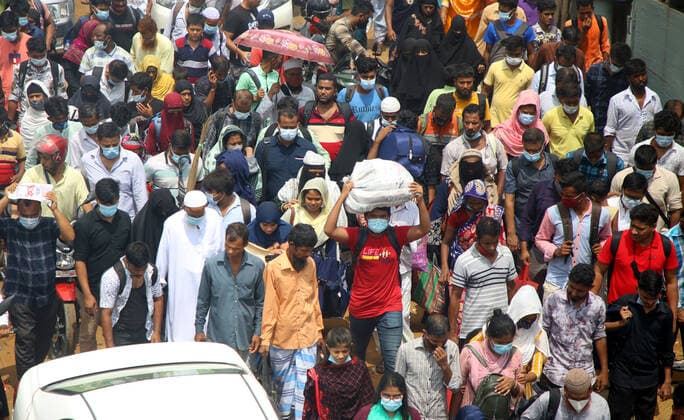 Virus Outbreak Bangladesh The announcement of a strict lockdown across Bangladesh has triggered a rush at Shimulia ferry terminal in Dhaka, Bangladesh, on Jue 26, 2021, as droves of people look to leave Dhaka amid a surge in coronavirus infections and deaths. The ferries were jam-packed with thousands of passengers, with the health and safety directives mostly going ignored. The government is imposing a nationwide lockdown with tight restrictions for an indefinite period from June 28 to curb a worrying upturn in coronavirus cases and deaths. No one will be allowed to leave home without emergency reasons during the lockdown. All government and private offices will also remain shut, according to a government statement. Only the agencies provi  Copyright: xSonyxRamanyx