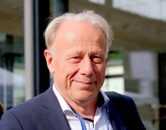 Jubiläum 175 Jahre ASC Göttingen Alte Sternwarte Festakt Jürgen Trittin ist ein deutscher Politiker und Diplom-Sozialwirt. Er ist seit 1998 Bundestagsabgeordneter und seit 2014 Mitglied im Auswärtigen Ausschuss. *** Jubilee 175 years ASC Göttingen Alte Sternwarte Festakt Jürgen Trittin is a German politician and graduate social economist He has been a member of the Bundestag since 1998 and a member of the Foreign Affairs Committee since 2014