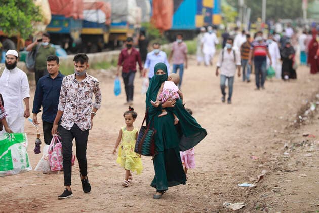 June 26, 2021, Shimulia, Munshiganj, Bangladesh: Two days ahead of the seven-day nationwide shutdown, thousands of people overcrowded the Shimulia ferry terminal in their efforts to get back to their homes, Shimulia, Munshiganj, June 26, 2021. People were seen flocking the Shimulia-Banglabazar ferry ghat and crossing the river since morning ignoring health safety protocols. Shimulia Bangladesh - ZUMAd117 20210626_zap_d117_010 Copyright: xSuvraxKantixDasx