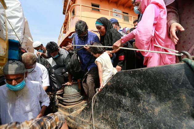 June 26, 2021, Shimulia, Munshiganj, Bangladesh: Two days ahead of the seven-day nationwide shutdown, thousands of people overcrowded the Shimulia ferry terminal in their efforts to get back to their homes, Shimulia, Munshiganj, June 26, 2021. People were seen flocking the Shimulia-Banglabazar ferry ghat and crossing the river since morning ignoring health safety protocols. Shimulia Bangladesh - ZUMAd117 20210626_zap_d117_017 Copyright: xSuvraxKantixDasx