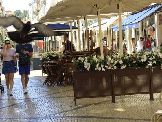 June 26, 2021, Lisbon, Portugal: Intense movement in downtown Lisbon, where restaurants, cafes, patisseries and general trade are concentrated on Saturday, June (26), during European summer. With new measures to contain spread of coronavirus (Covid-19), trade in general in Portuguese capital has operating restrictions.  Copyright: xEdsonxdexSouzax